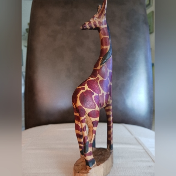 8" Hand Carved Africa Giraffe Wooden - Picture 2 of 3